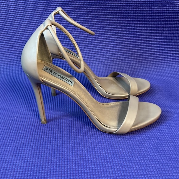 LOVIN’ STEVE MADDEN NUDE HEELS - Picture 3 of 6